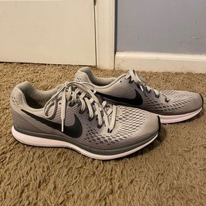 NIKE Zoom Pegasus 34 Size 9.5